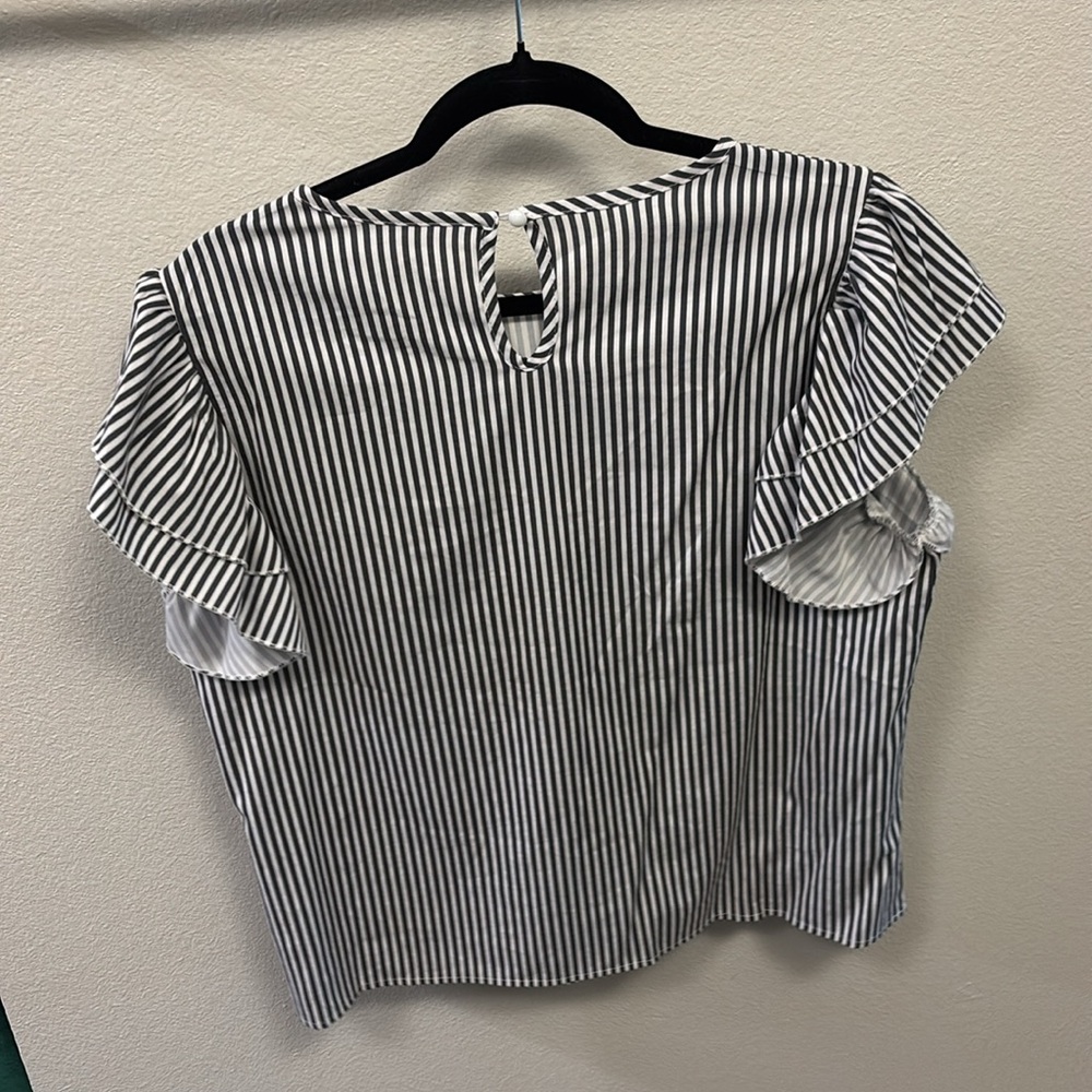 Black and white stripe top boutique - Picture 3 of 5
